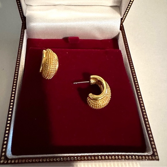 Gold Tone Post Earrings - Picture 5 of 7